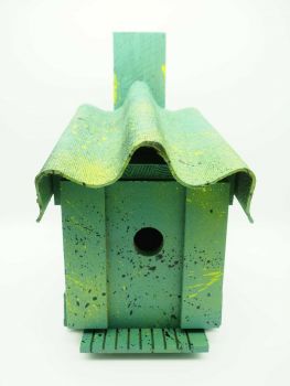 Vo<gelhäuschen, handgefertigt, nachhaltig, Nistplatz, Vogelschutz, Save the Farm, Naturschutz, Tiere, Geschenk, Garten, Dekoration, Frühling, Sommer, Winter, Umwelt, Artenvielfalt, Lebensraum, Stuttgart, Baden-Württemberg, Deutschland